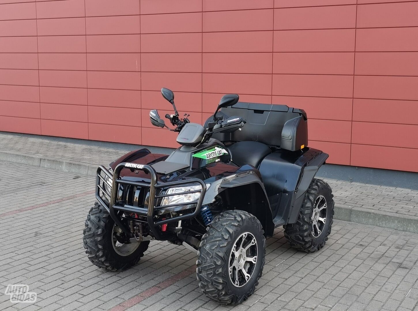 Arctic Cat 1000 2011 y ATV motorcycle