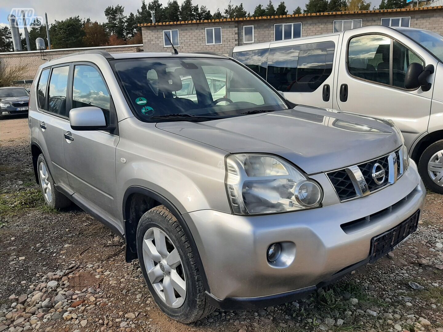 Nissan X-Trail 2010 y Off-road / Crossover