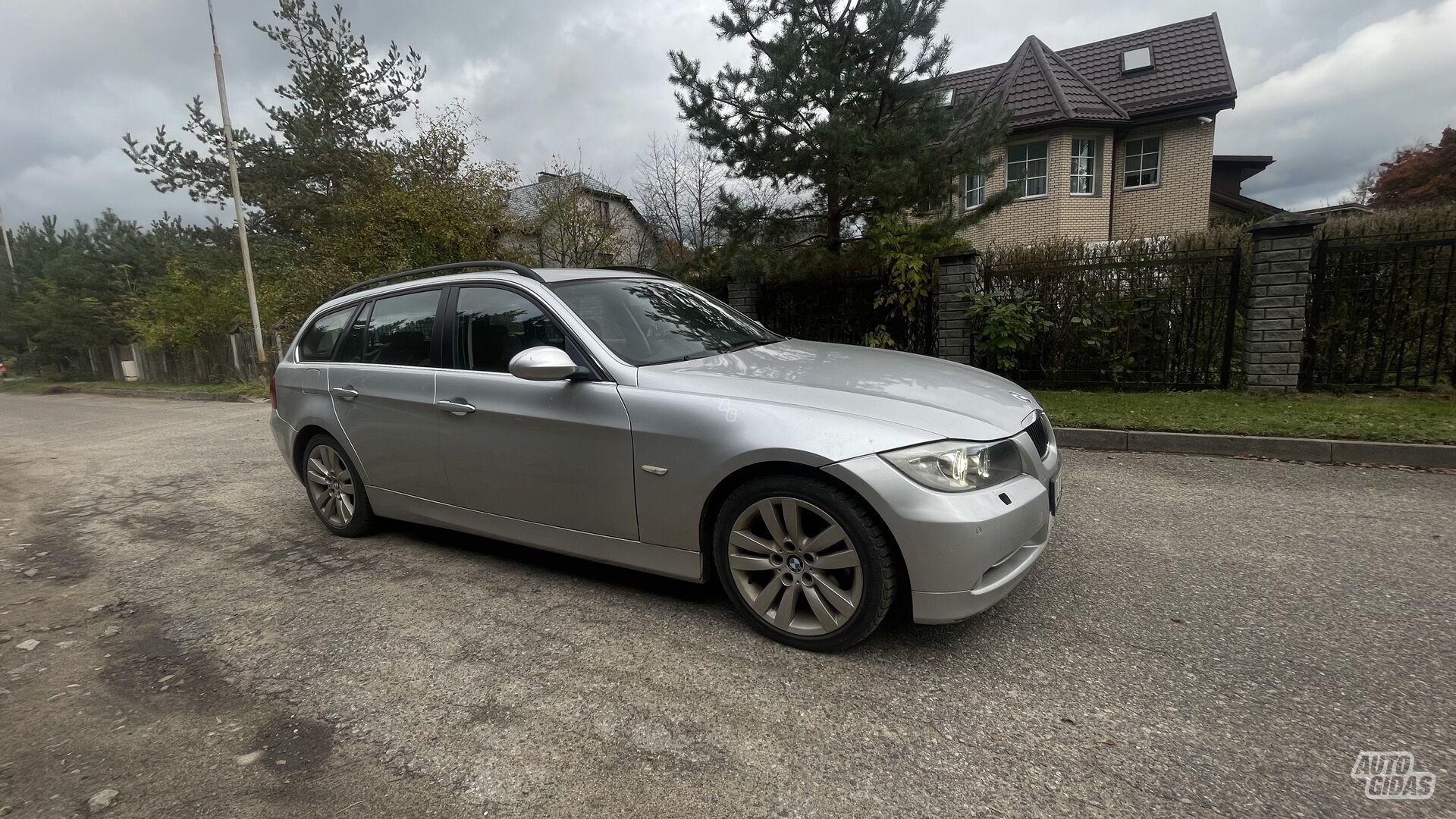 Bmw 330 E91 2006 г