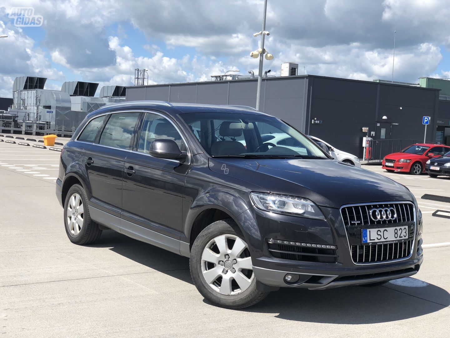 Audi Q7 2013 y Off-road / Crossover