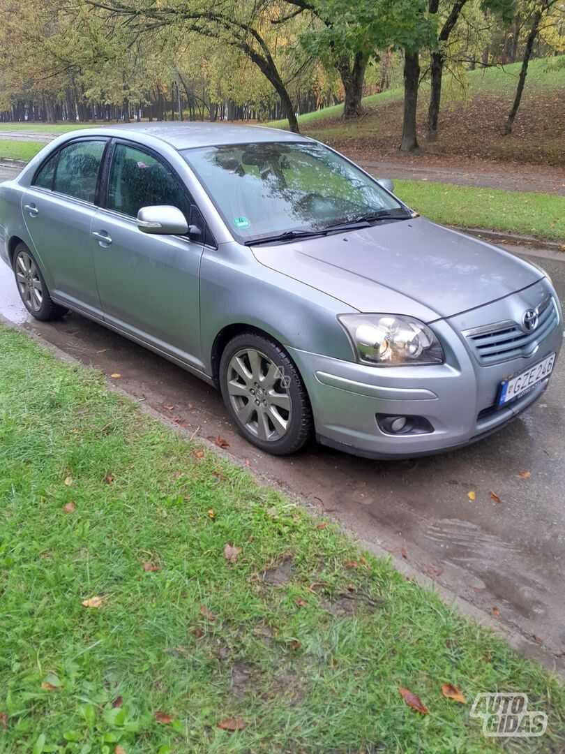 Toyota Avensis 2008 y Sedan