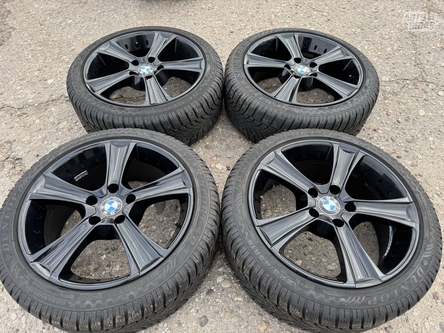 BMW Siunciam, 8J ET40 light alloy R18 rims