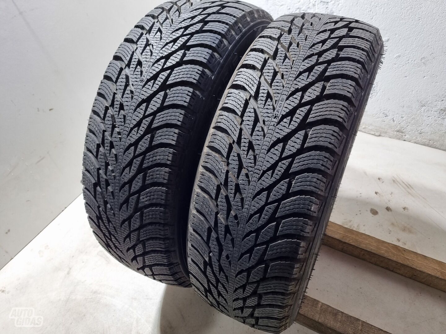 Nokian naujos R15 зимние шины для автомобилей