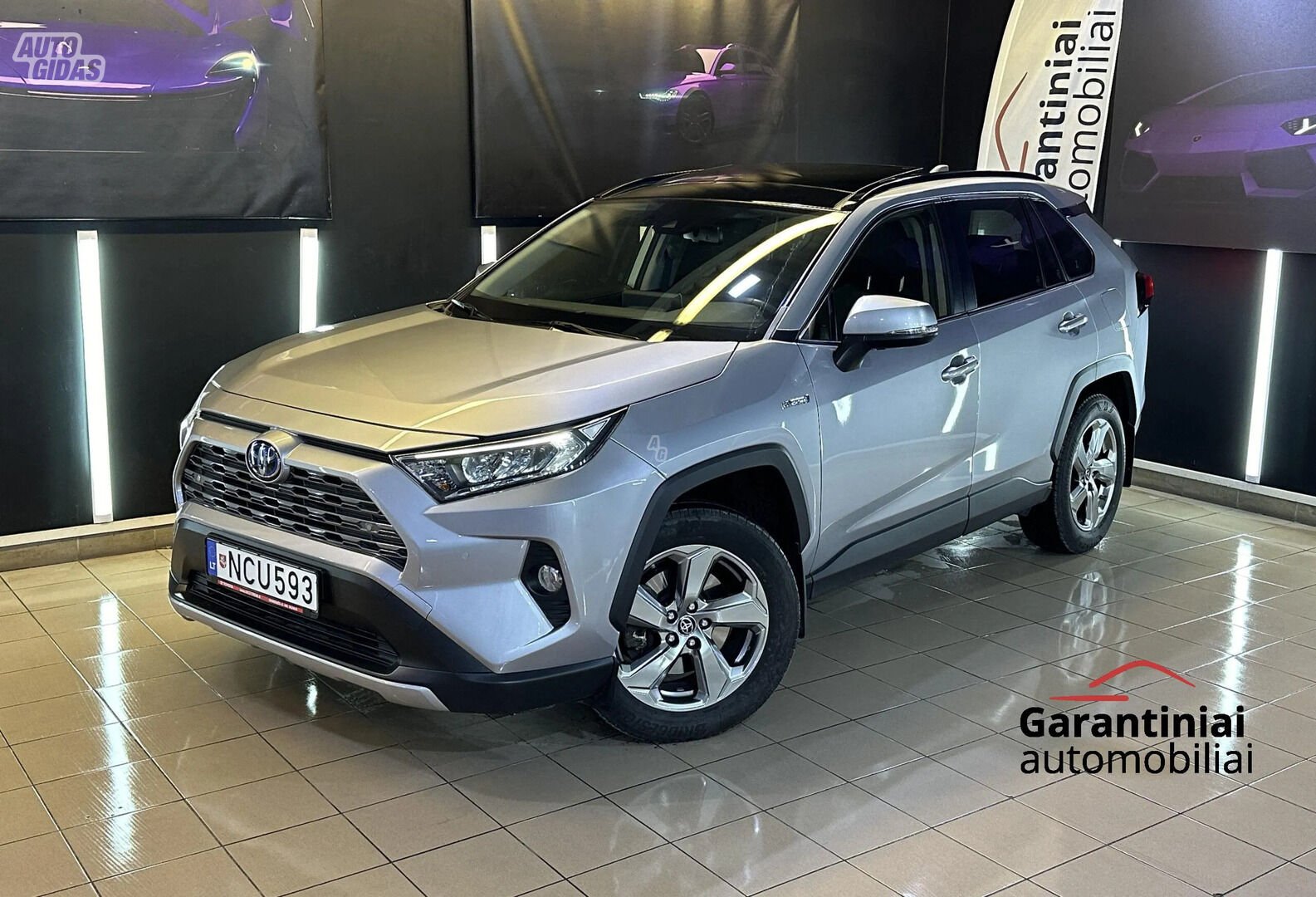 Toyota RAV4 2021 y Commercial auto (with box)