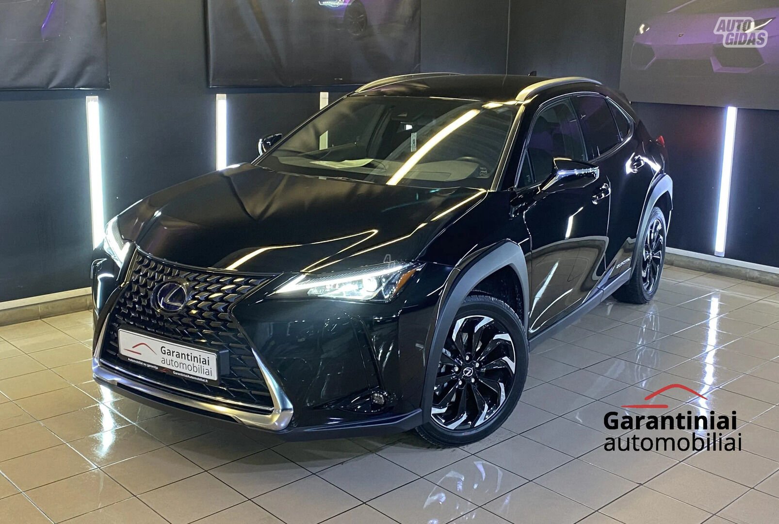 Lexus 2020 m Komercinis auto(su būda)