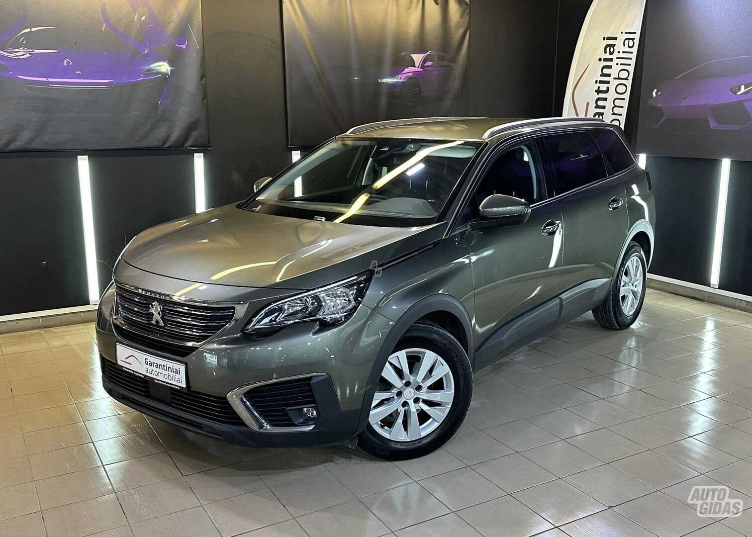 Peugeot 5008 2018 y Commercial auto (with box)