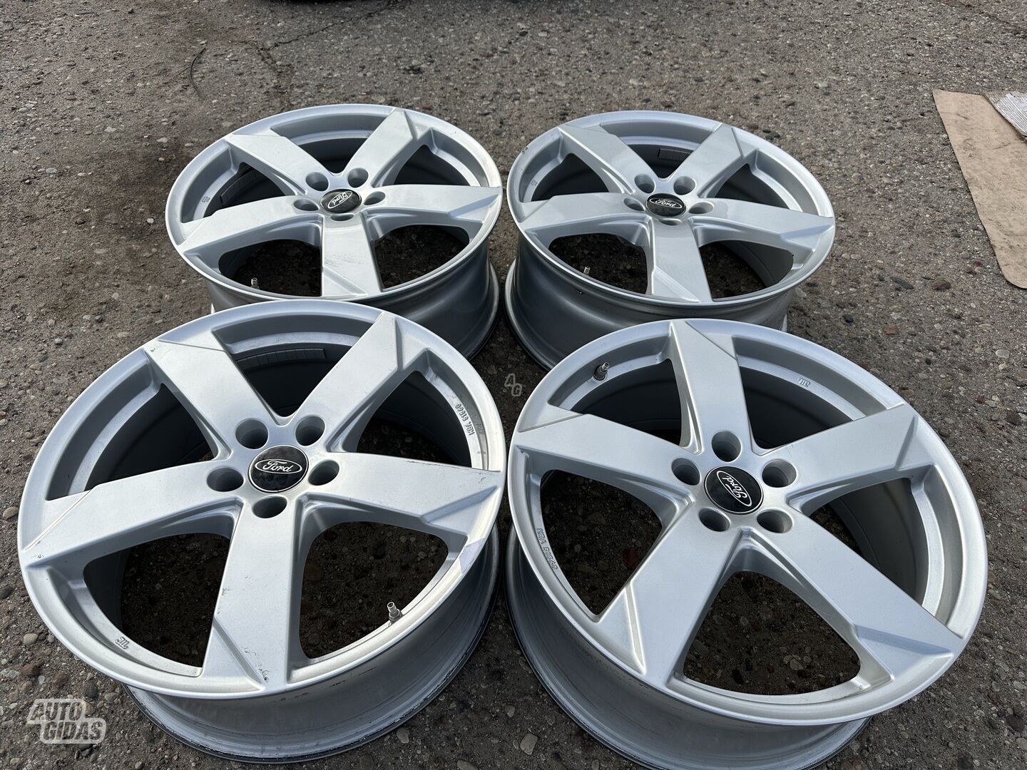 Ford Siunciam 8J ET42 light alloy R19 rims