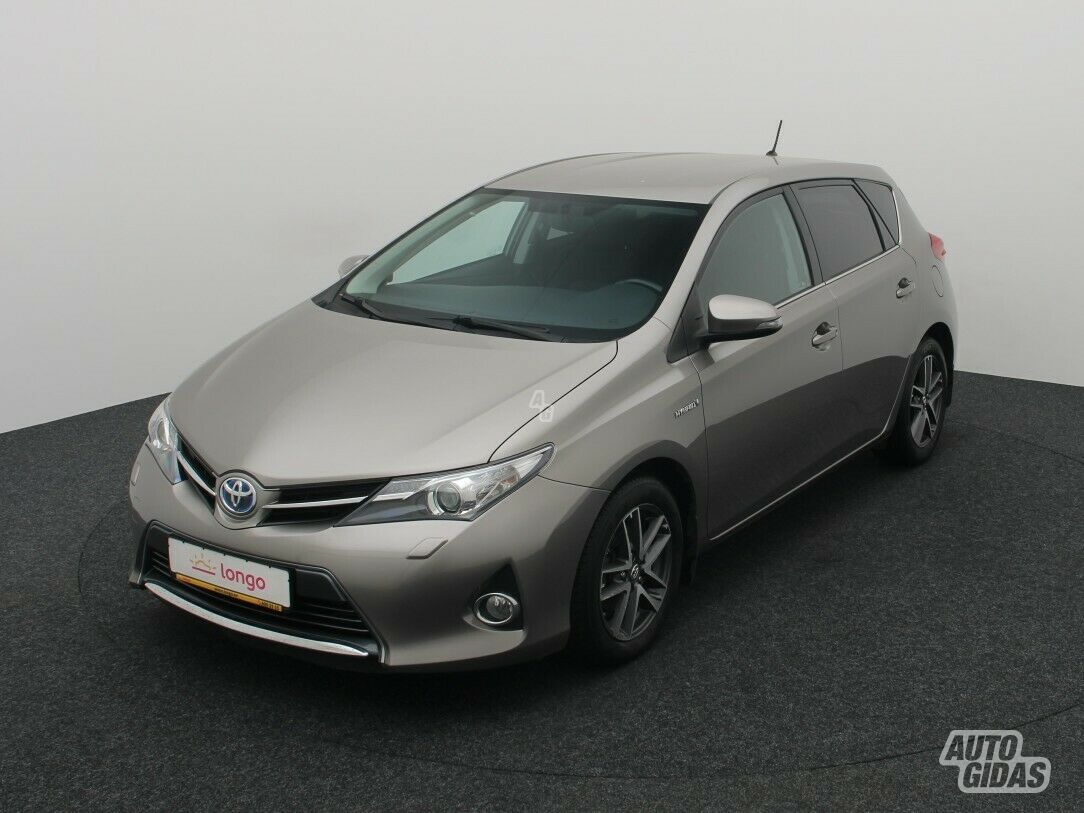 Toyota Auris 2015 г Хэтчбек