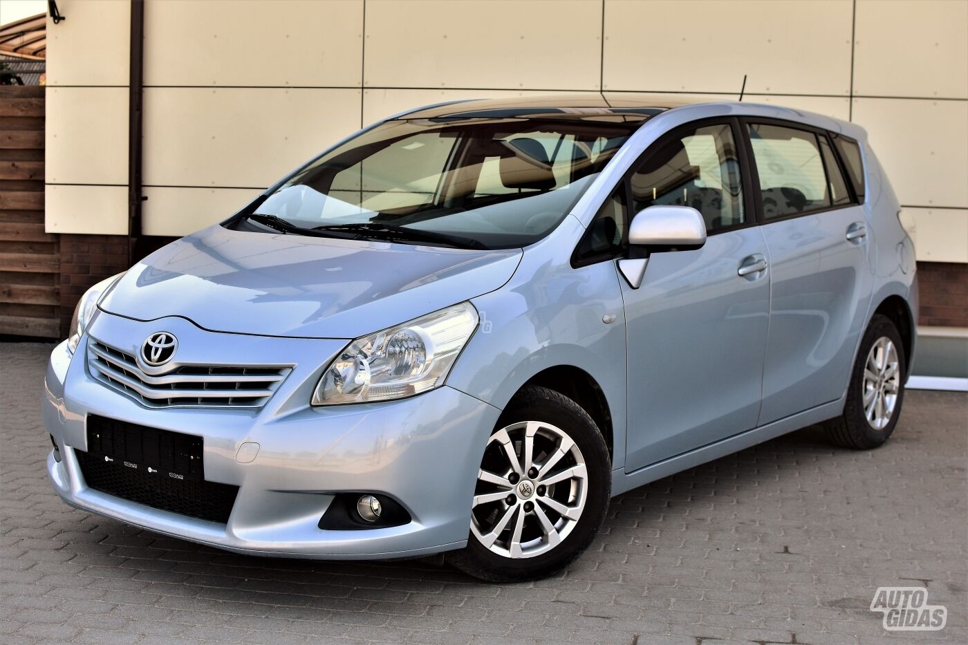 Toyota Verso 2010 г Минивэн