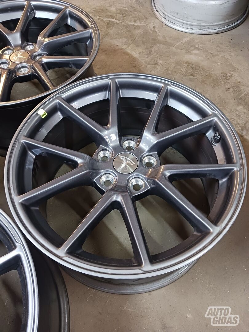 Light alloy R18 rims