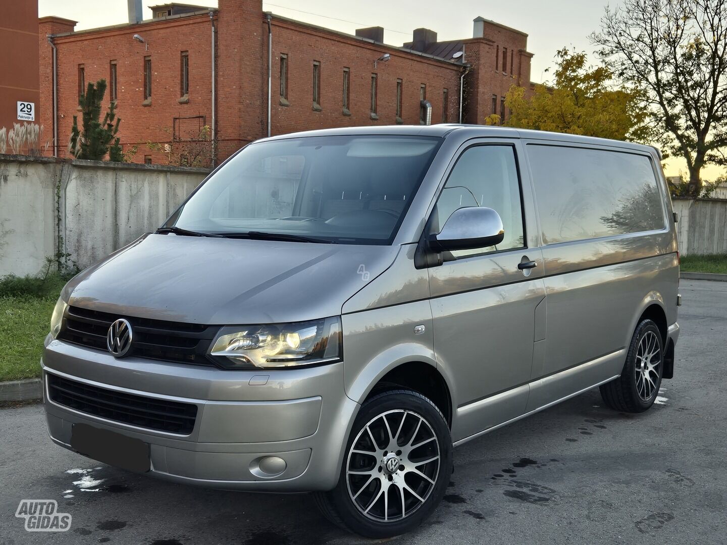 Volkswagen Transporter 2013 y Heavy minibus