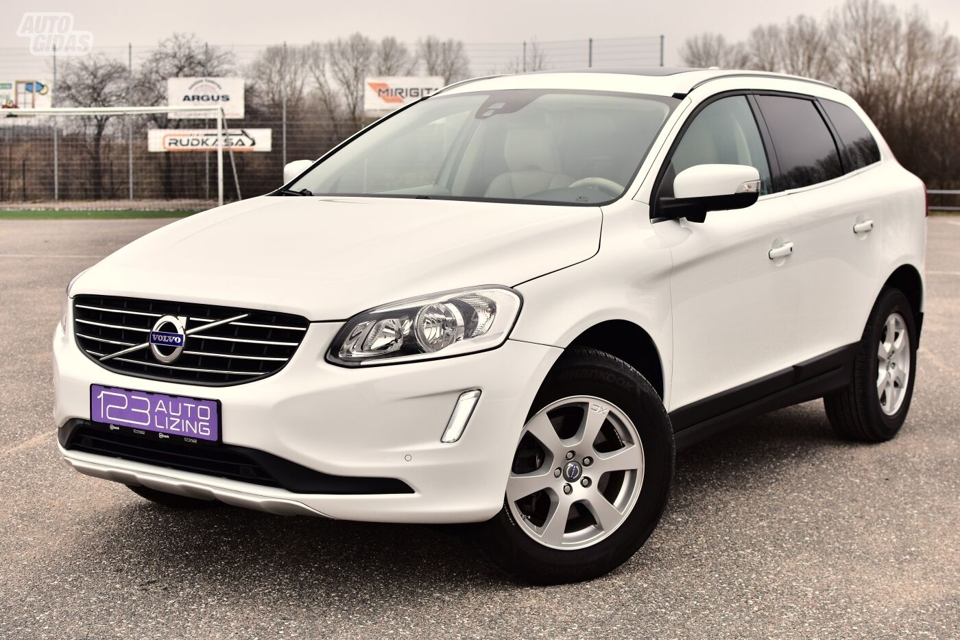 Volvo XC60 2012 y Off-road / Crossover