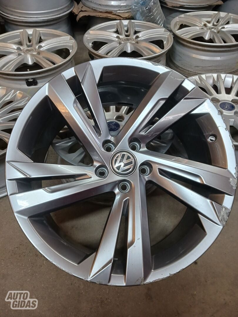 Volkswagen Tiguan light alloy R19 rims