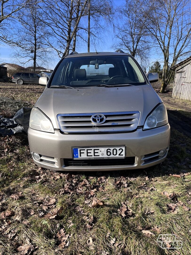 Toyota Avensis Verso 1999 m dalys