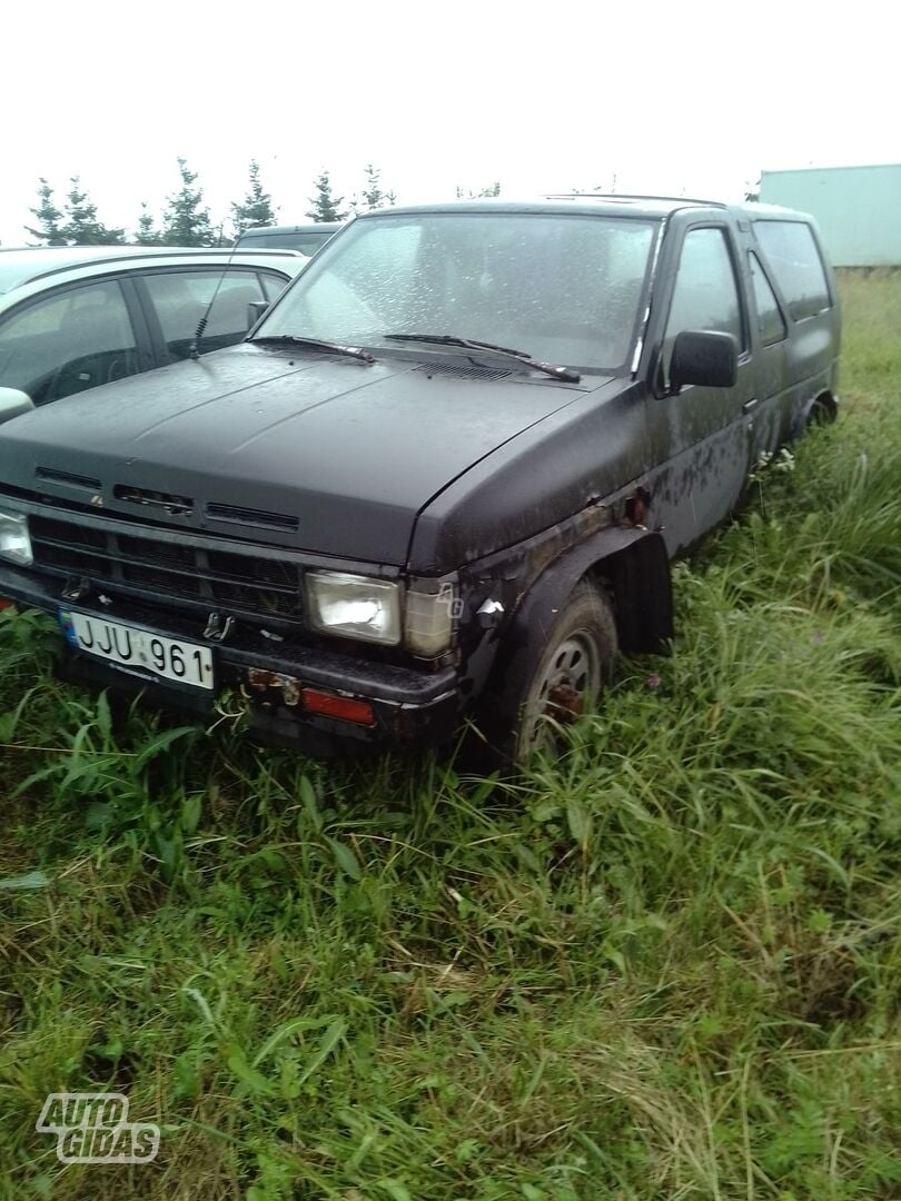 Nissan Terrano 1988 m Visureigis / Krosoveris