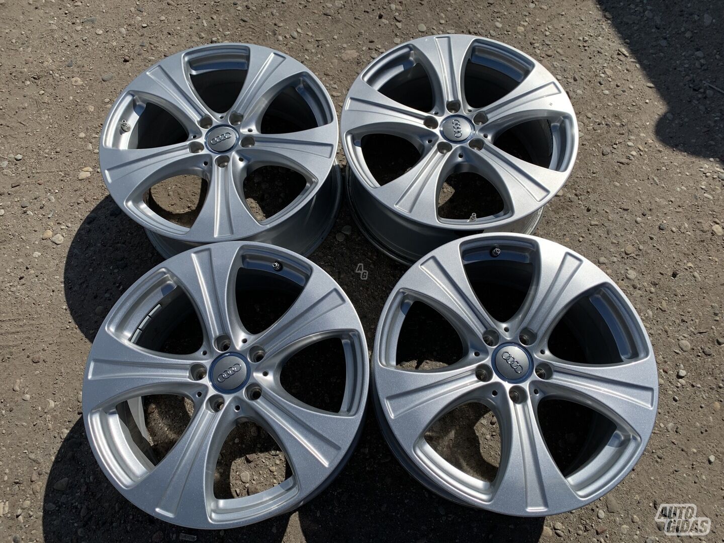 Audi Siunciam, 8J ET38 light alloy R18 rims