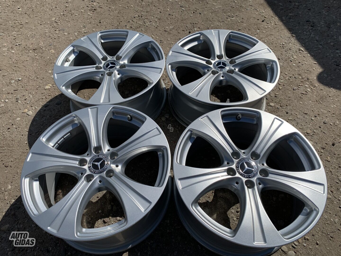 Mercedes-Benz Siunciam, 8J ET38 light alloy R18 rims