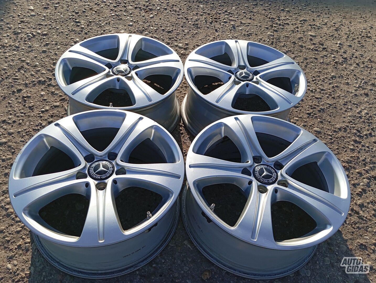 Mercedes-Benz Siunciam, 7.5J ET40 light alloy R17 rims