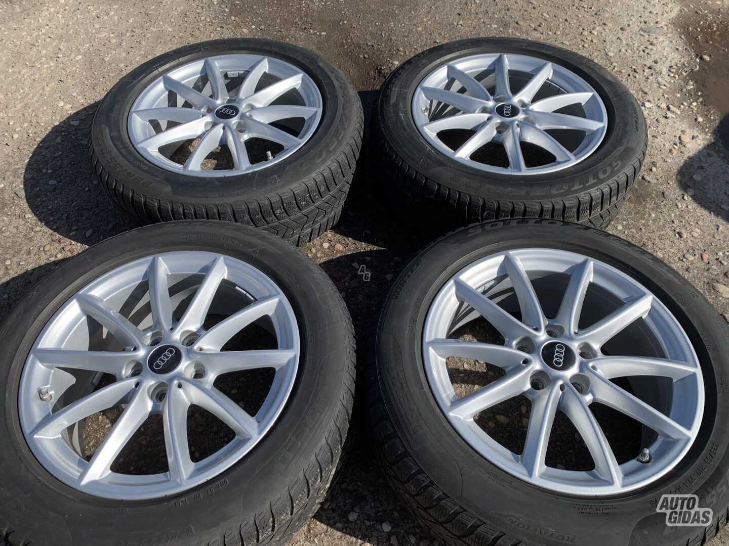 Audi Siunciam, 7.5J ET52 light alloy R17 rims