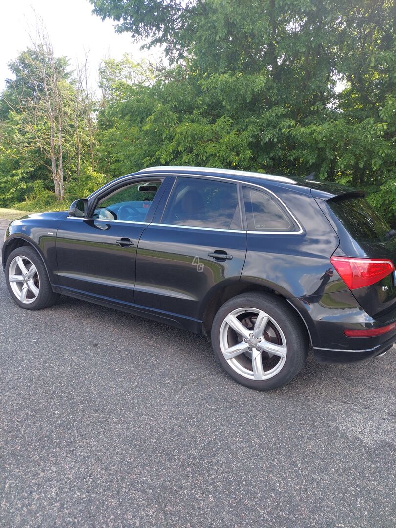 Audi Q5 2009 y Off-road / Crossover