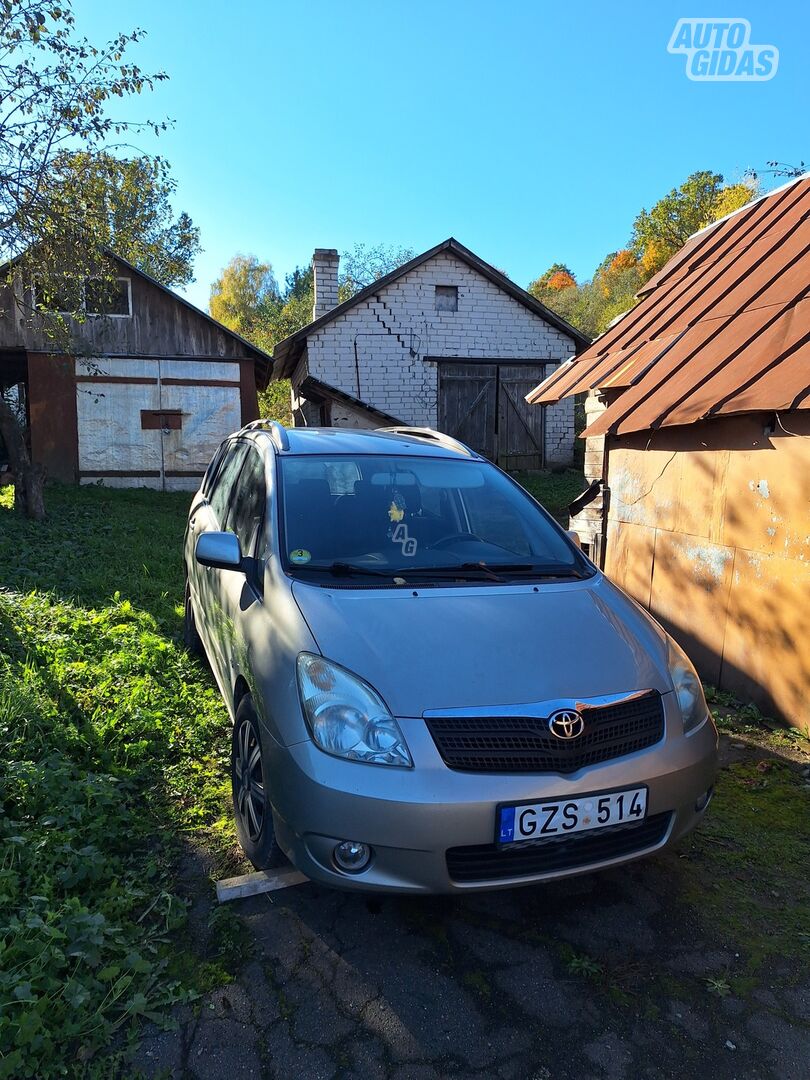 Toyota Corolla Verso I 2003 y parts