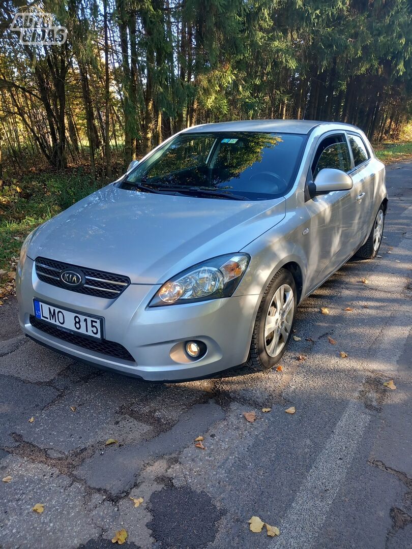 Kia Cee'd 2009 y Hatchback