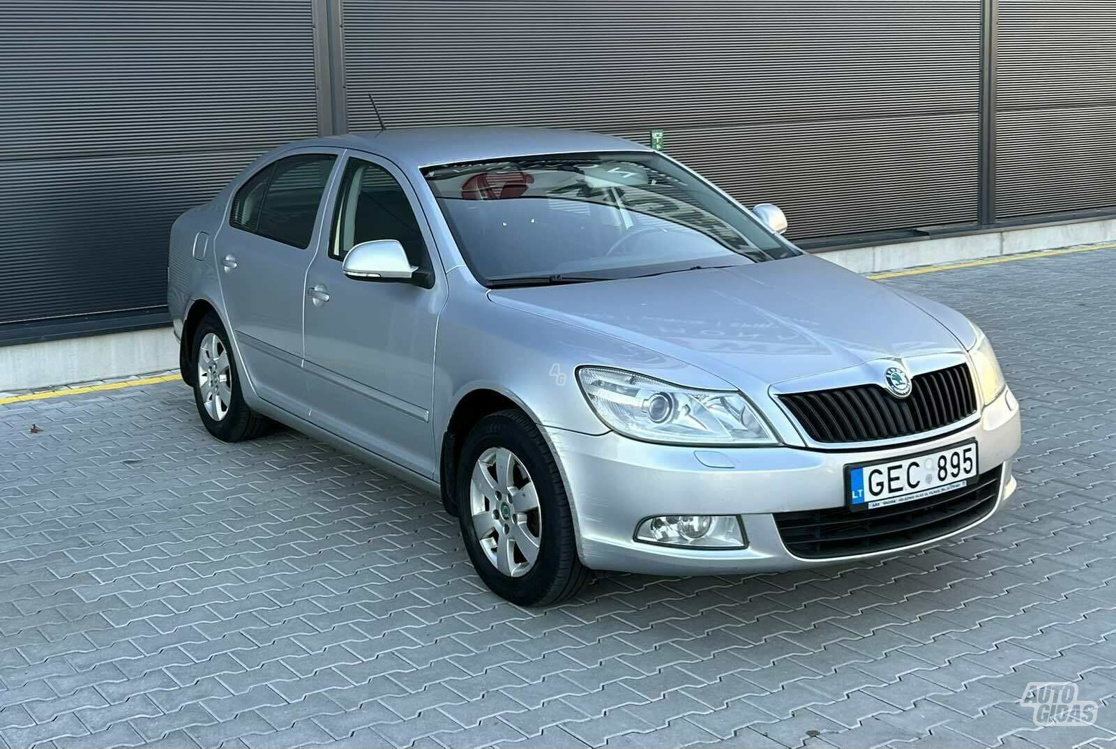 Skoda Octavia 2012 y Hatchback