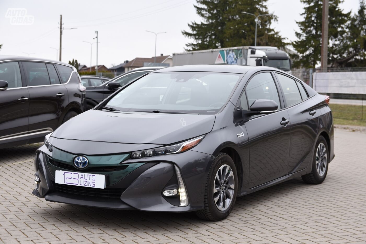 Toyota Prius 2018 г Седан