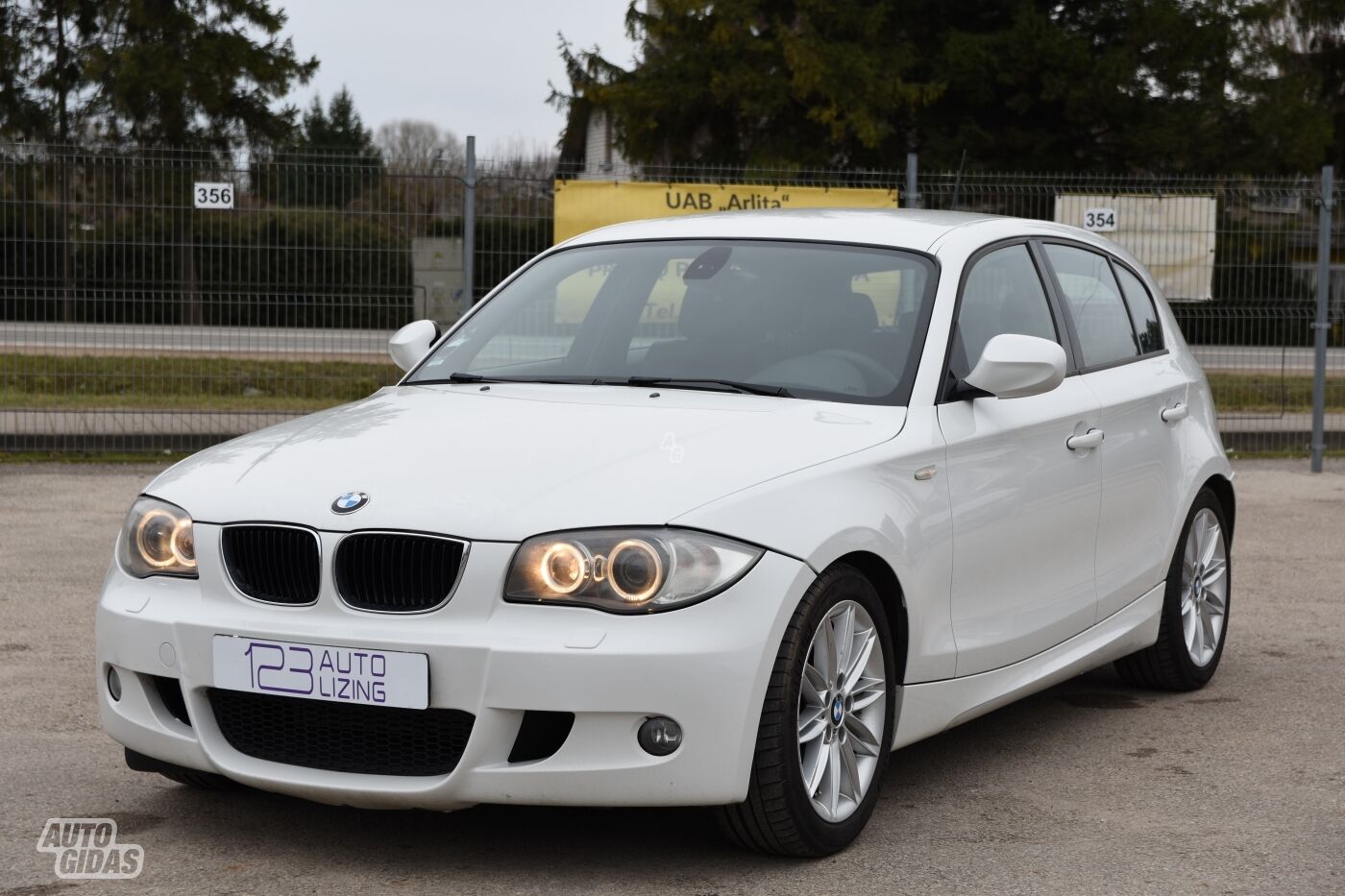 Bmw 118 2011 y Hatchback