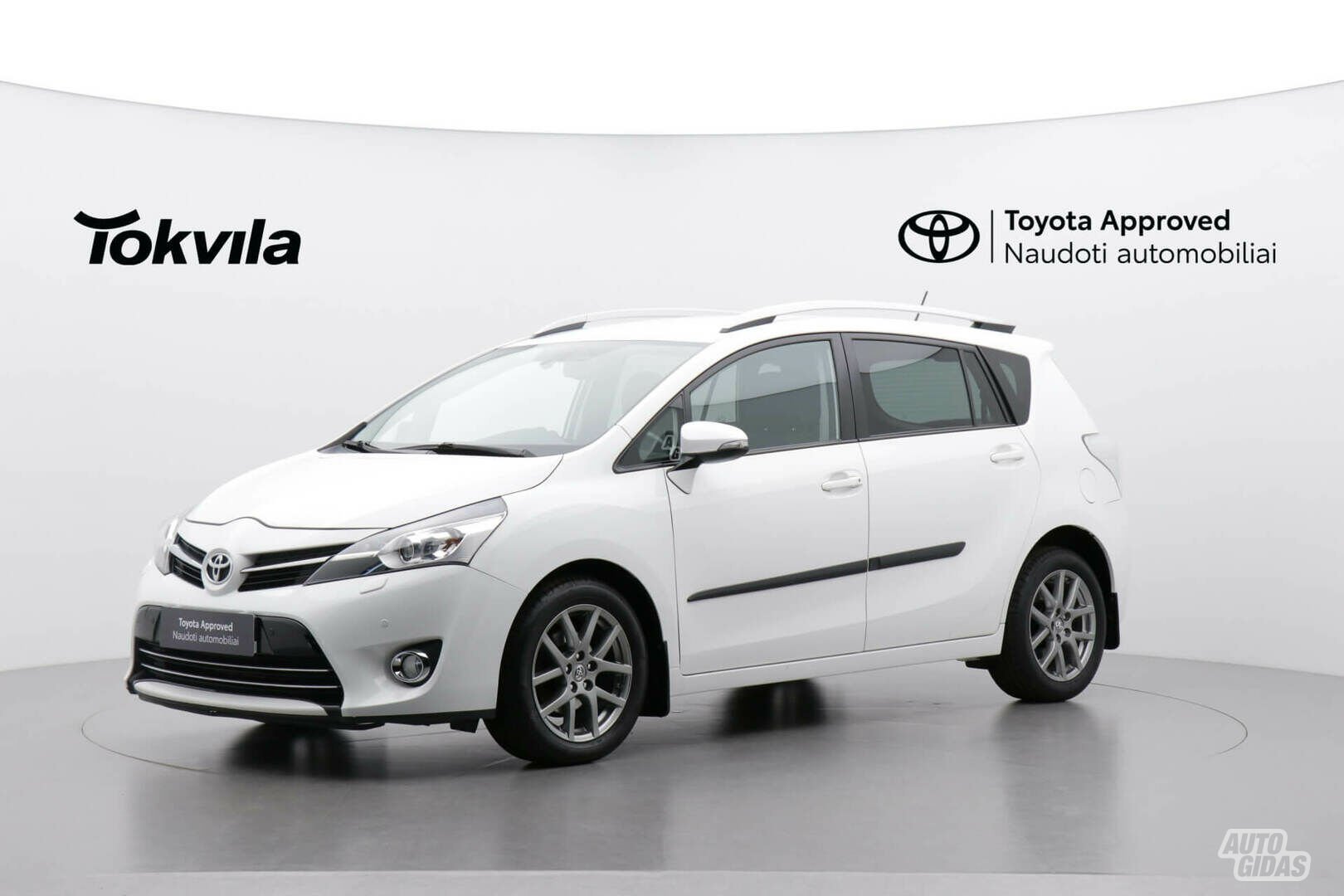 Toyota Verso 2015 г Минивэн