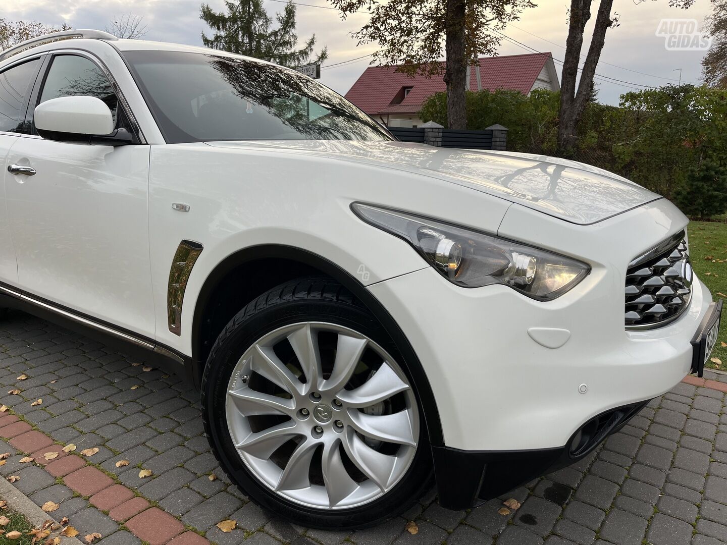 Infiniti FX30 2011 m Visureigis / Krosoveris