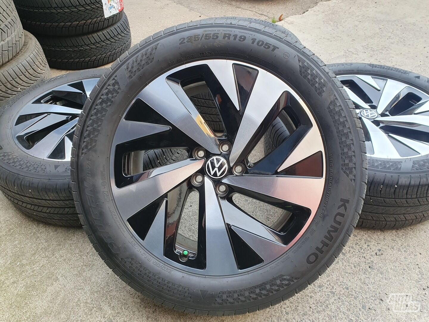 Volkswagen Nauji light alloy R19 rims