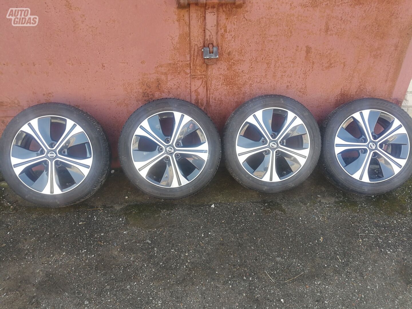 Leaf light alloy R17 rims