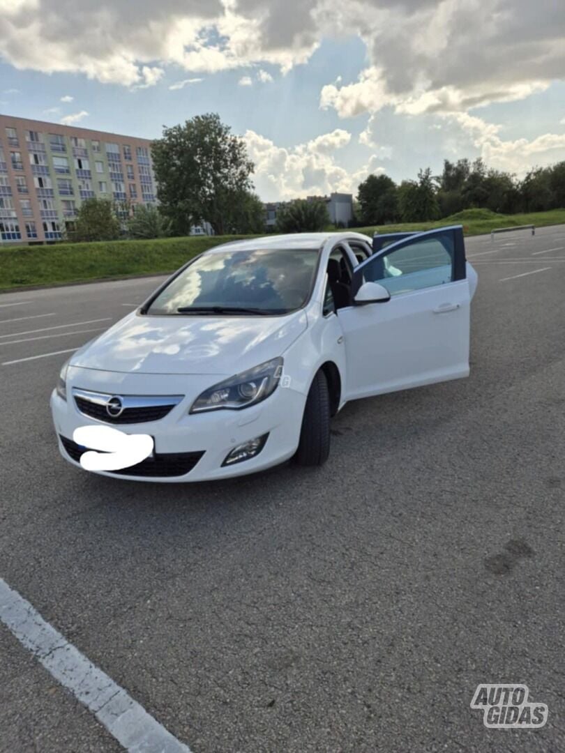 Opel Astra J 2010 m