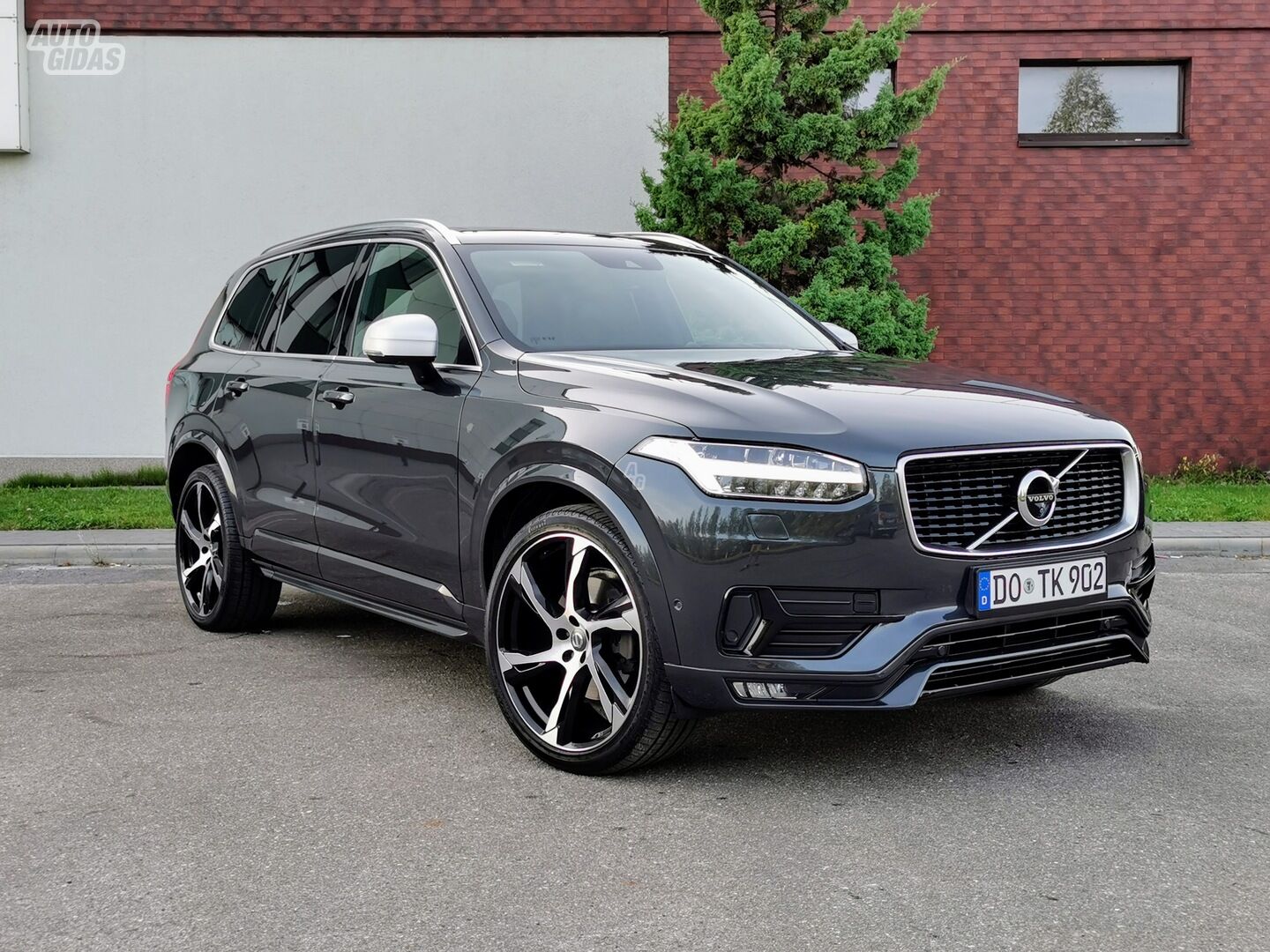 Volvo XC90 R-Design 2017 y