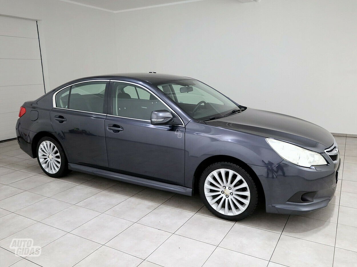 Subaru Legacy 2010 y Sedan