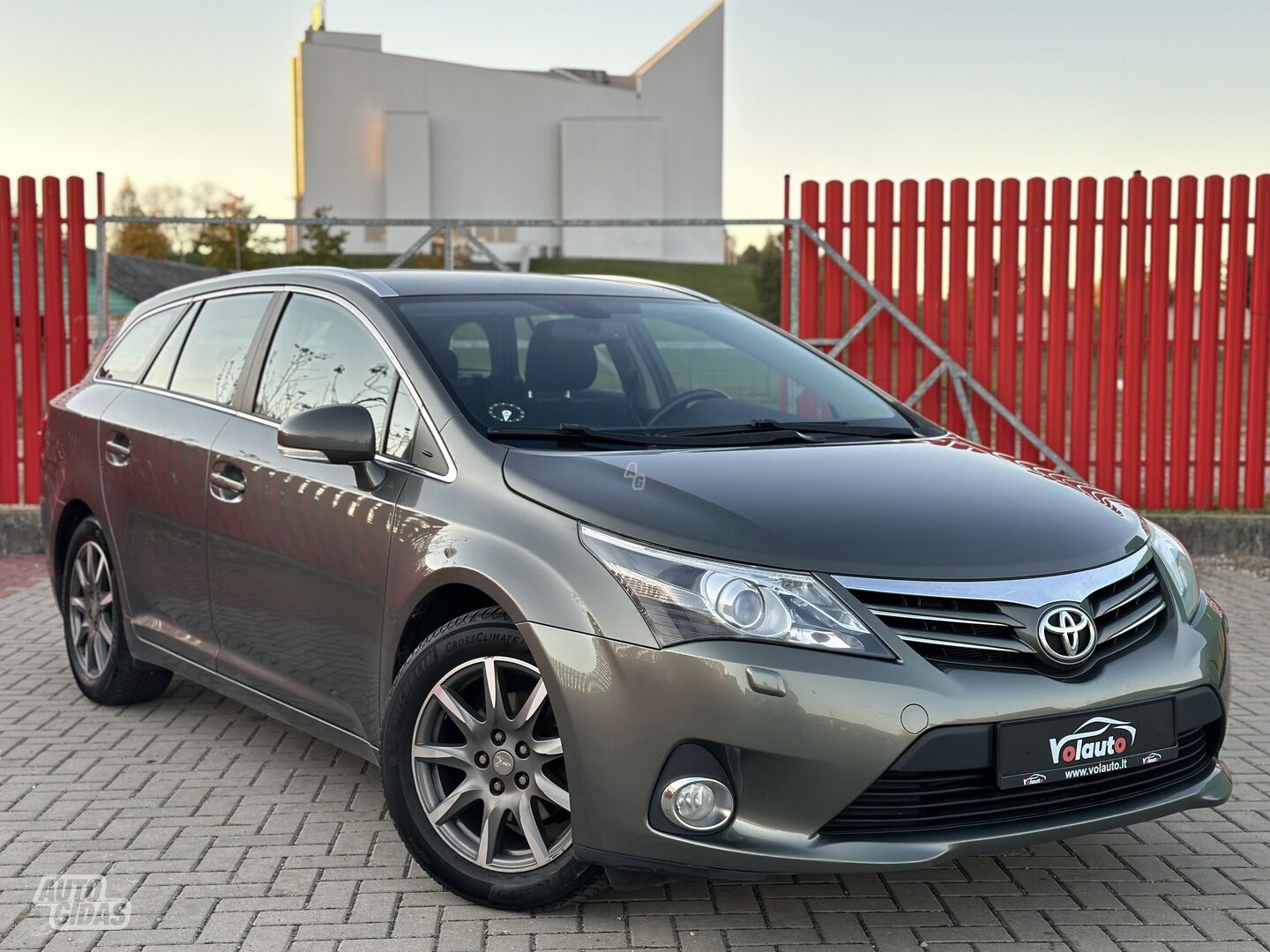 Toyota Avensis III 2013 г