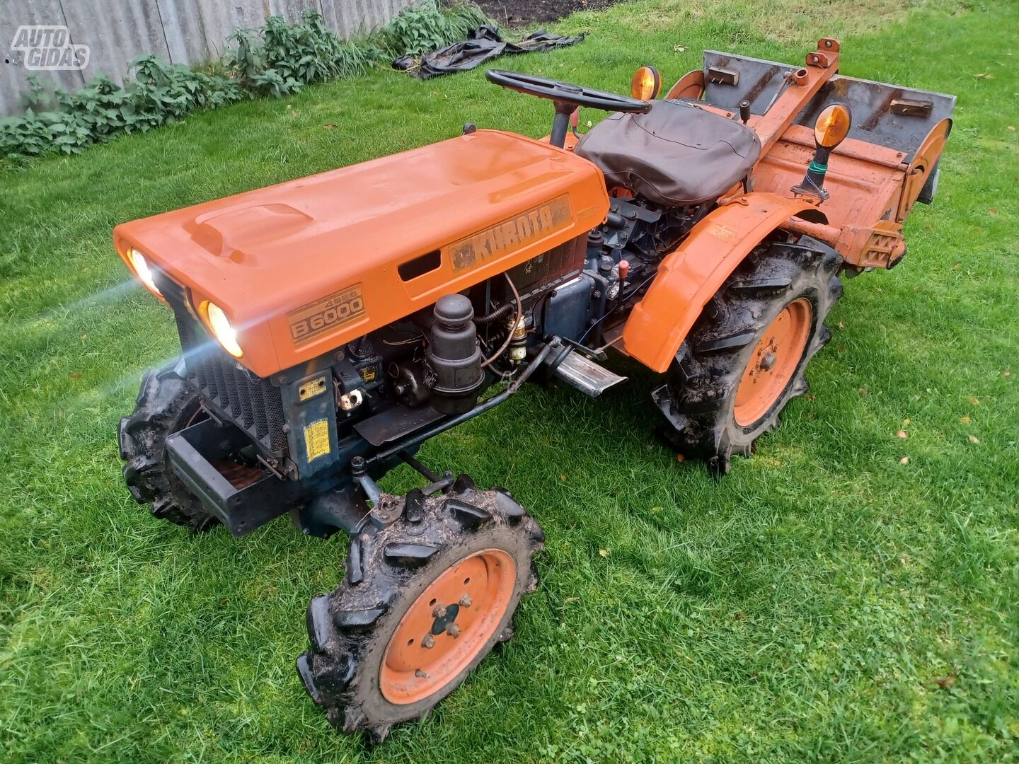 Kubota B6000 1990 m Traktorius