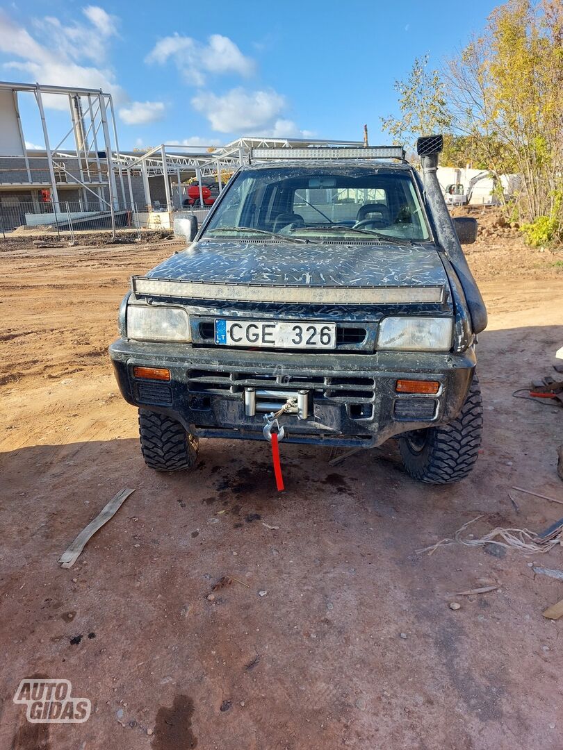 Nissan Terrano II 1995 y