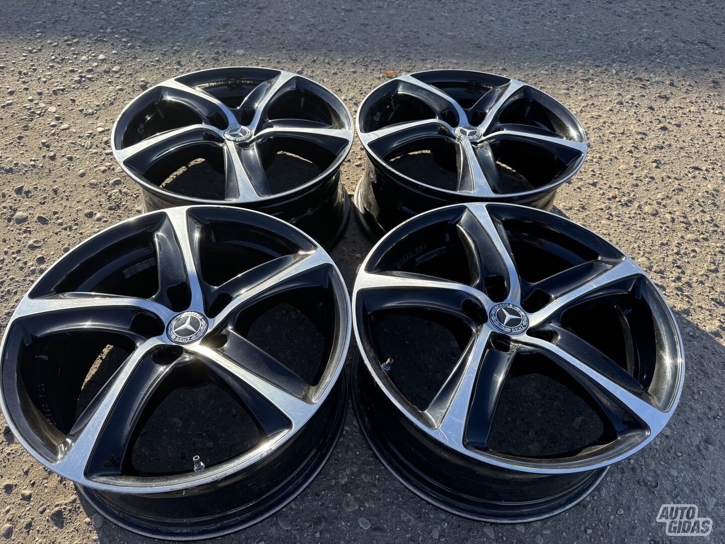 Mercedes-Benz Siunciam, 8J ET35 light alloy R18 rims