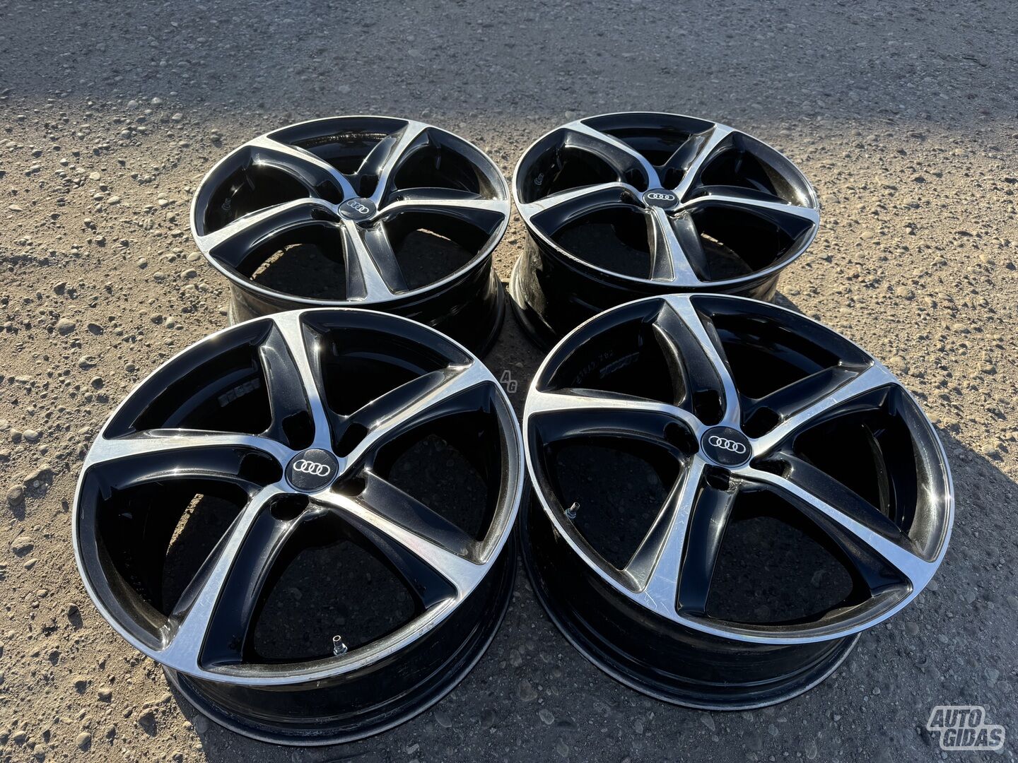 Audi Siunciam, 8J ET35 light alloy R18 rims