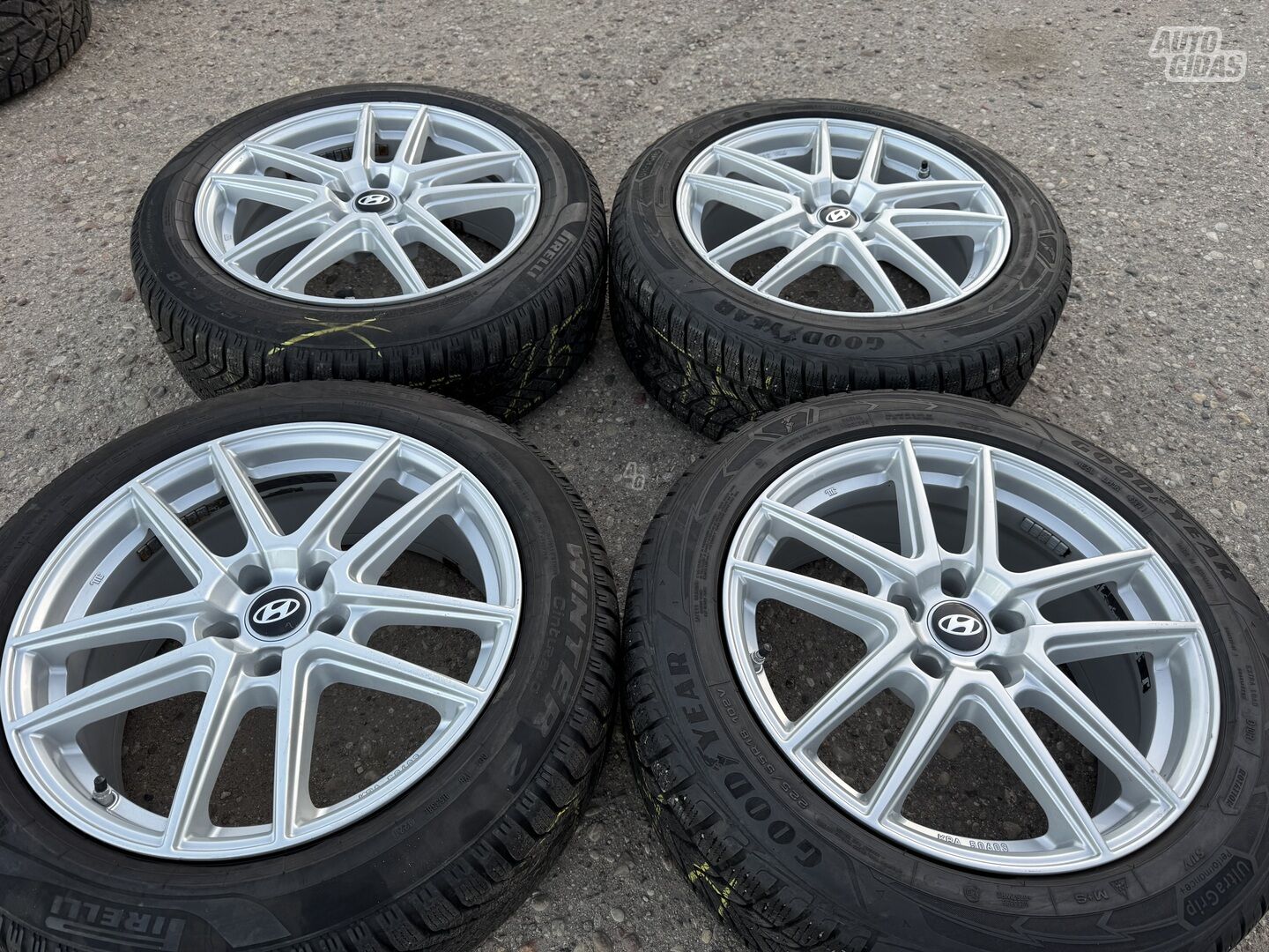 Hyundai Siunciam, 8J ET35 light alloy R18 rims