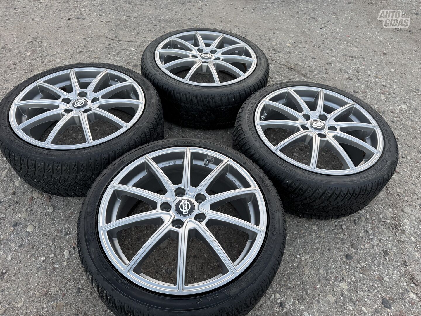 Nissan Siunciam, 7.5J ET55 light alloy R18 rims