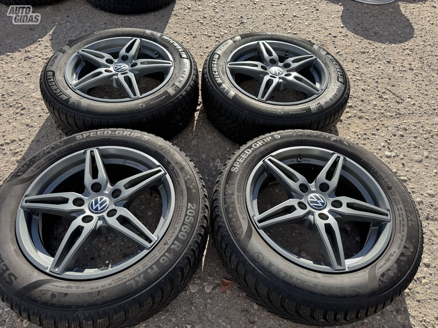 Volkswagen Siunciam, 6.5J ET33 light alloy R16 rims