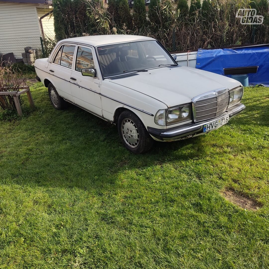 Mercedes-Benz 230 S123 1984 m