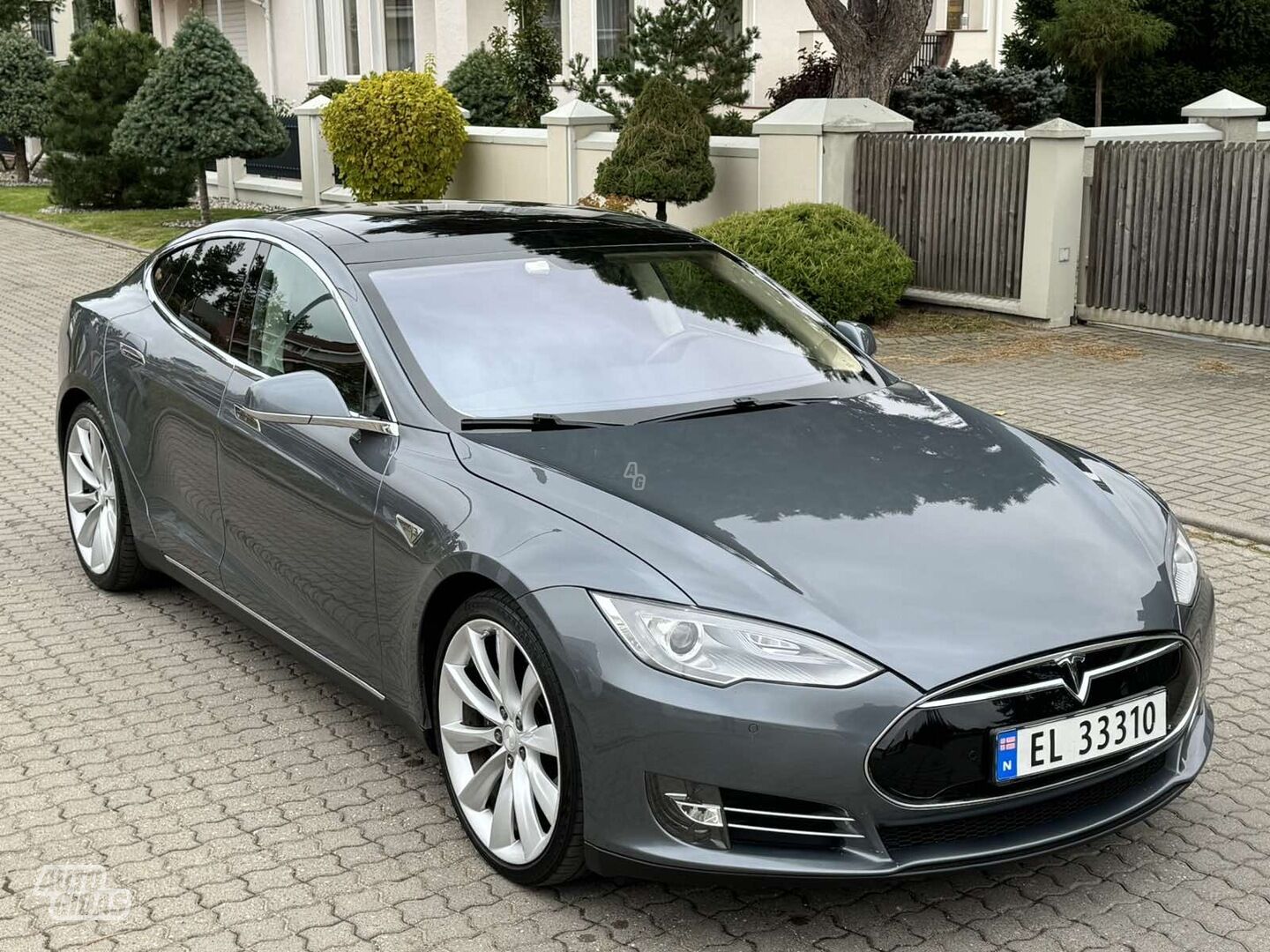 Tesla Model S 2014 y Hatchback