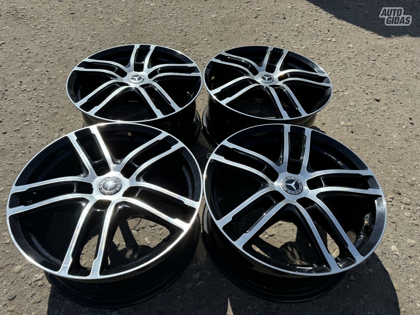 Mercedes-Benz Siunciam, 7.5J ET49 light alloy R18 rims