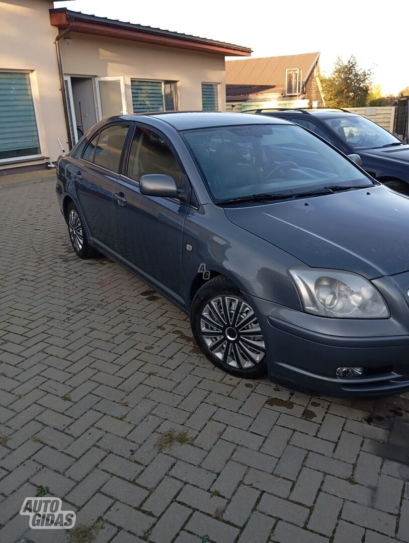 Toyota Avensis 2005 y Hatchback