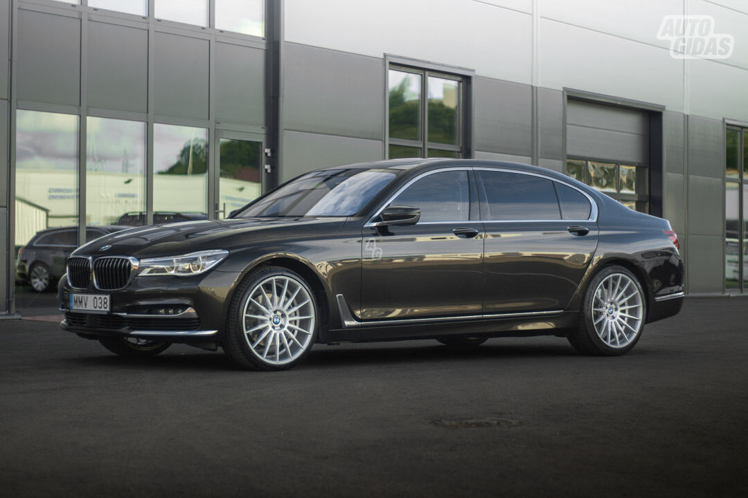 Bmw 730 G12 2017 г