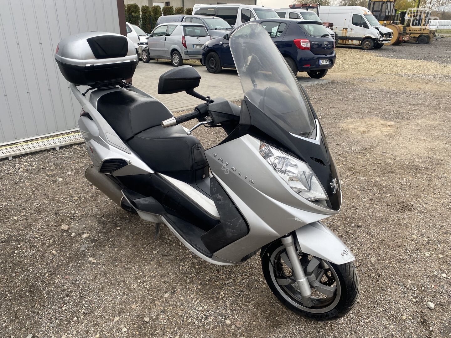 Peugeot Satelis 2008 y Scooter / moped